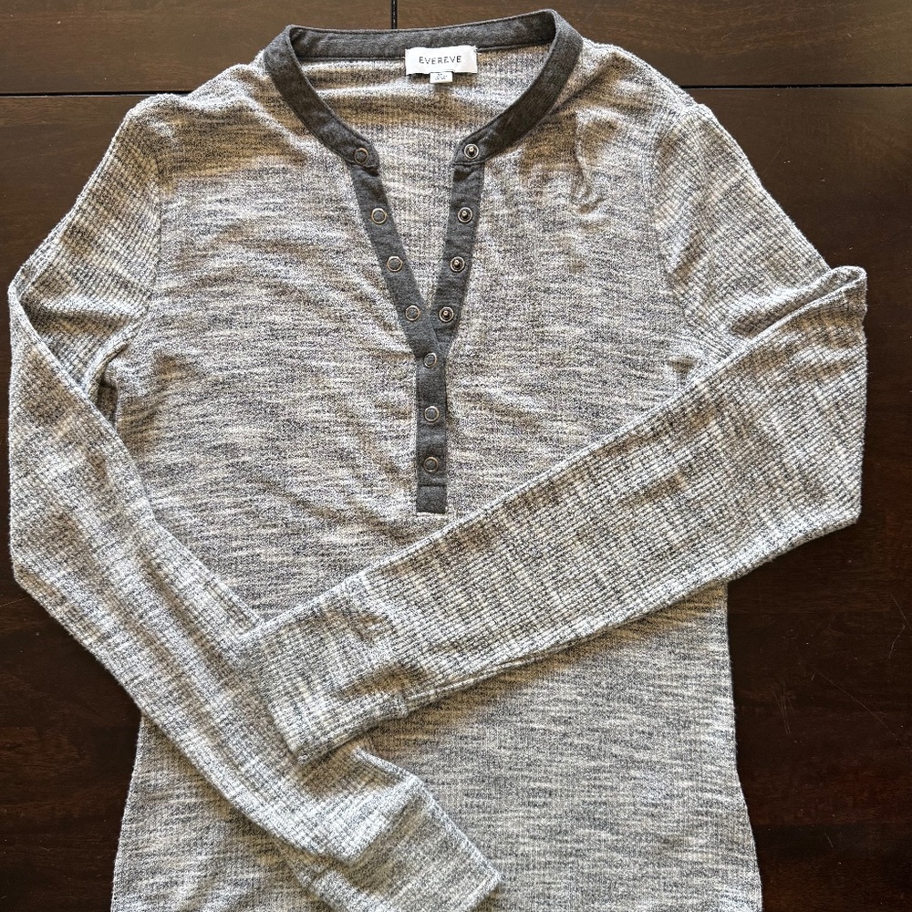 Evereve VNeck Grey Waffle Top